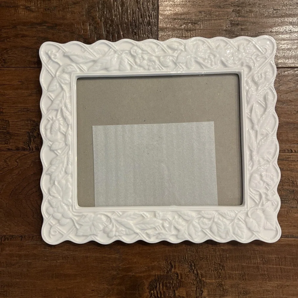 The Weston Gallery White Vine Ceramic Picture Frame 8x10